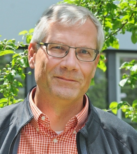 Portrait photo of Stefan Bücken