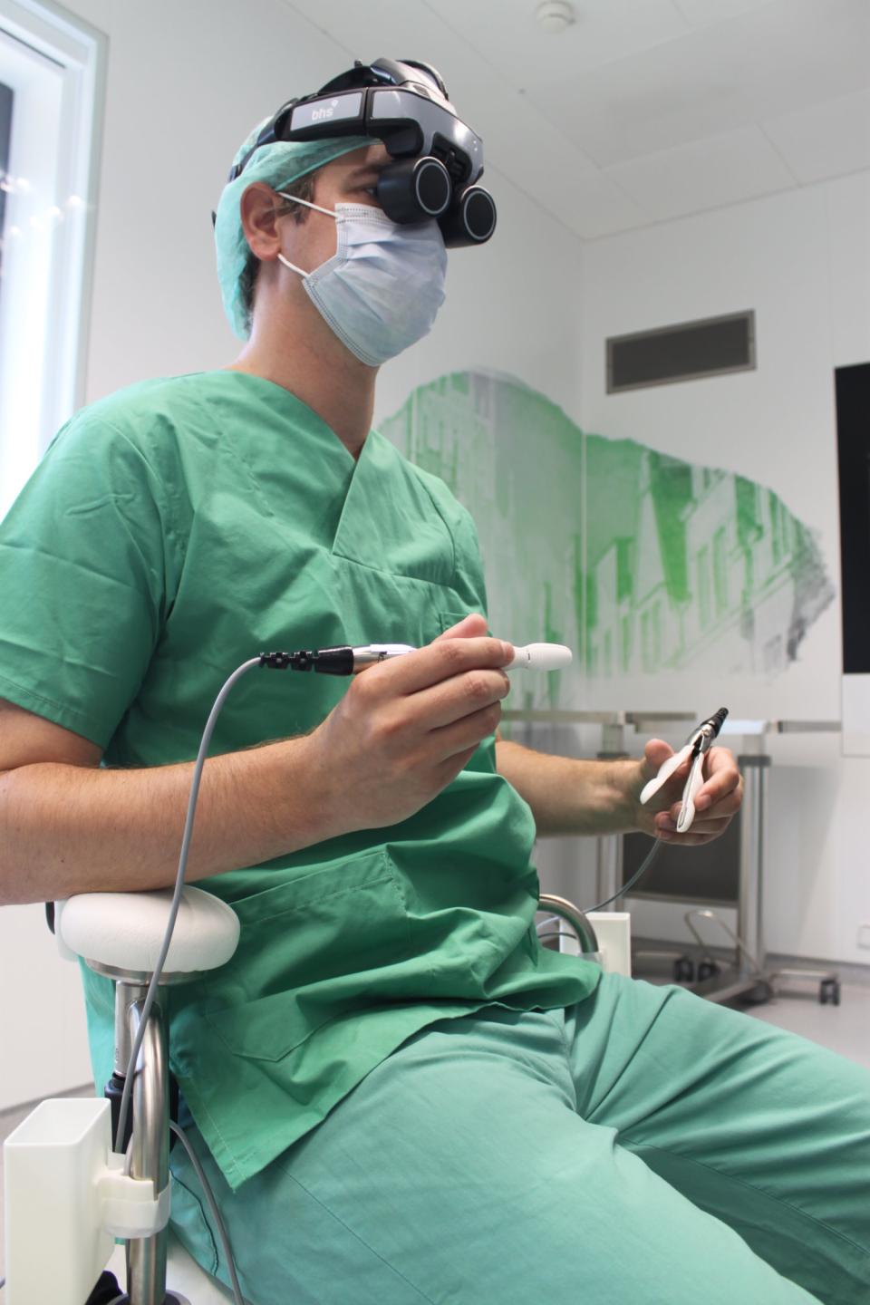 Robotic duo pushes boundaries of microsurgery •