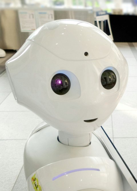 Nahaufnahme des Gesichts eines humanoiden Roboters