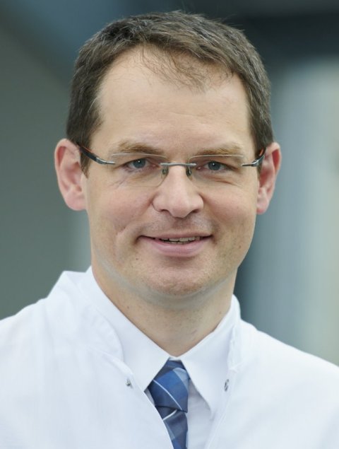 Portraitfoto von Prof. Volker Rudolph