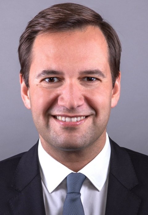 Portrait photo of Dr Ricardo Baptista Leite