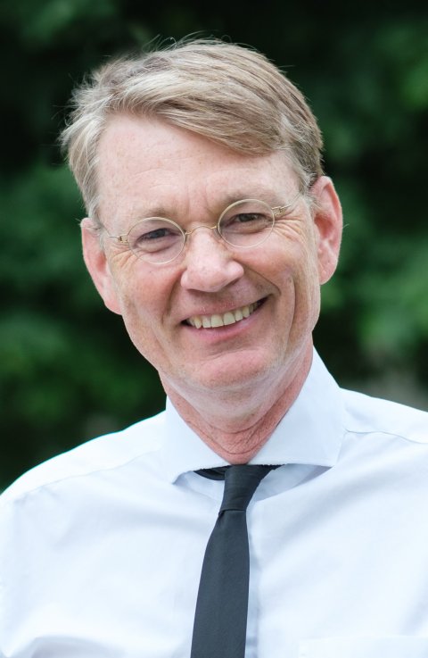 Portraitfoto von Prof. Jürgen Graf