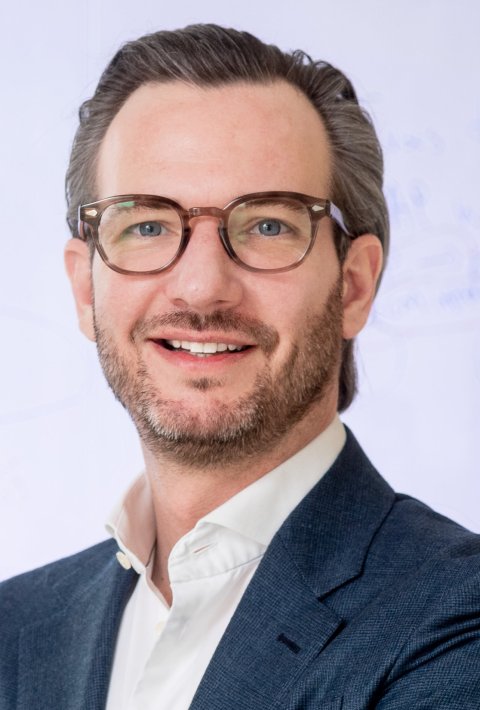 Portraitfoto von Prof. Dr. Maximilian Reichert