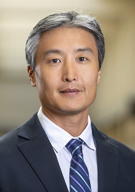 Portrait photo of Yong Suk Lee