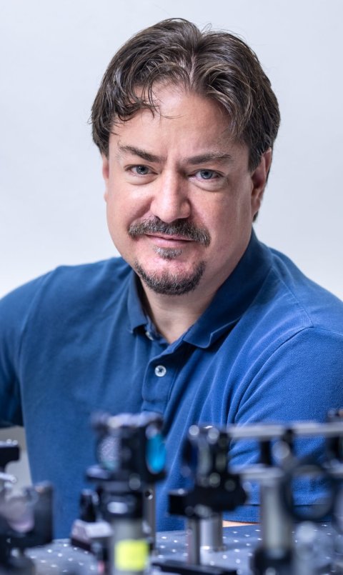 Portrait photo of Prof. Dr. Tomáš Čižmár