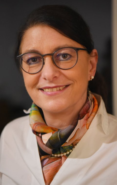 Portraitfoto von Prof. Dr. Sigrun Smola