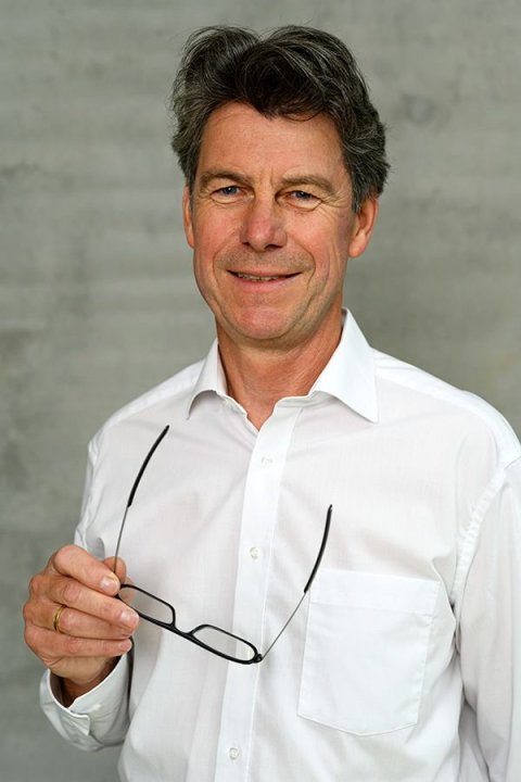 portraitfoto von Dr. Hans-Joachim Hettlich