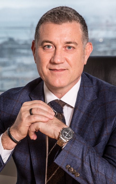 Esaote CEO Franco Fontane sitting at a desk