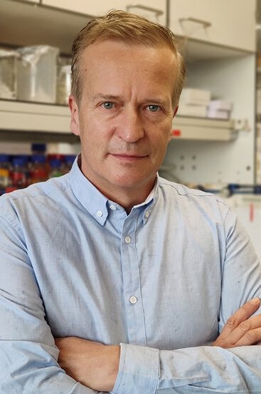 Portraitfoto von Prof. Dr. Michael Serada