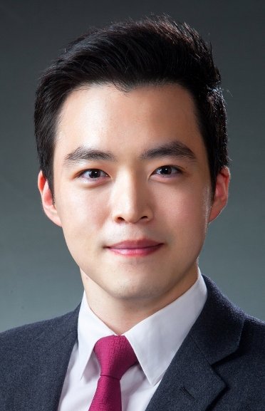 Portrait photo of Yeon Wook Kim, MD