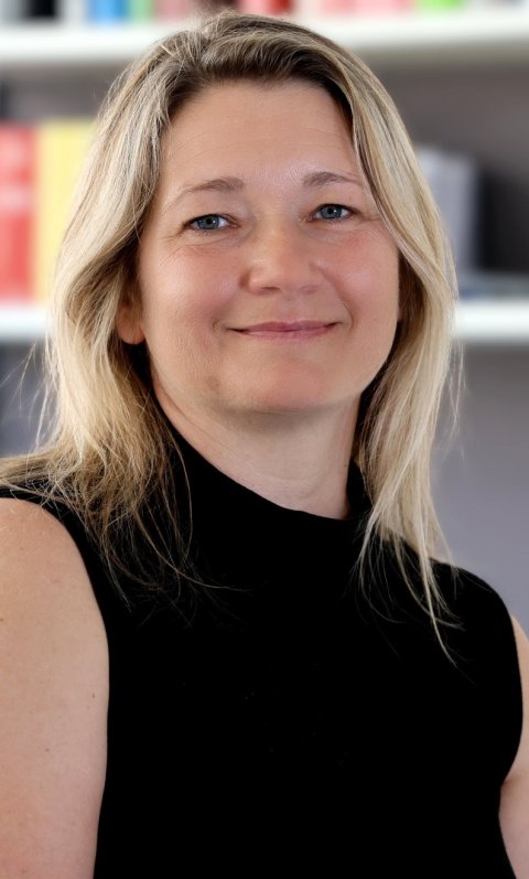 Portraitfoto von Sabine Embacher-Aichhorn