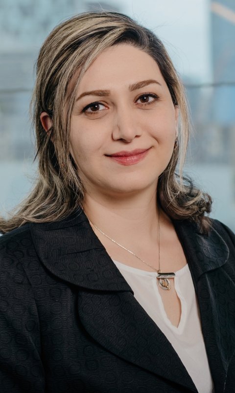 Portrait photo of Elham Dolatabadi