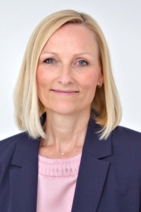 Portraitfoto von  Prof. Dr. Ivonne Regel