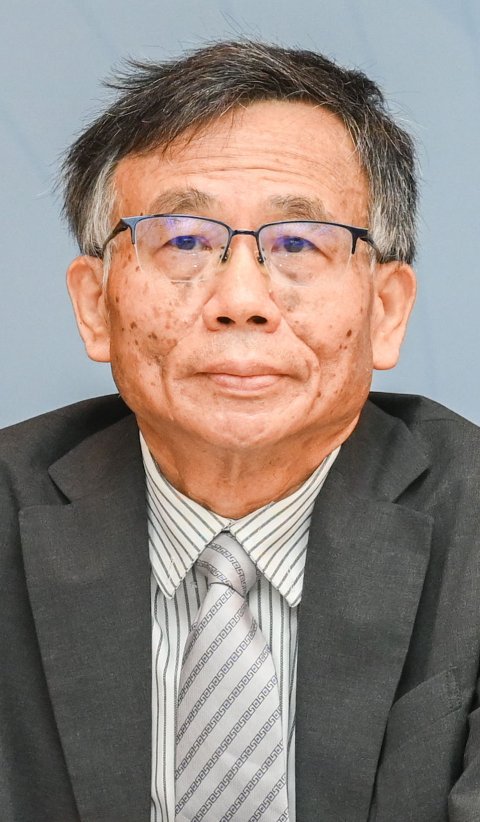 portrait photo of Professor Hsiu-Hsi Chen