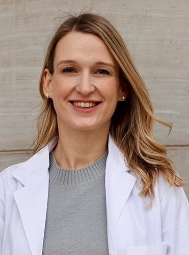 Portrait photo of Kate Hanneman