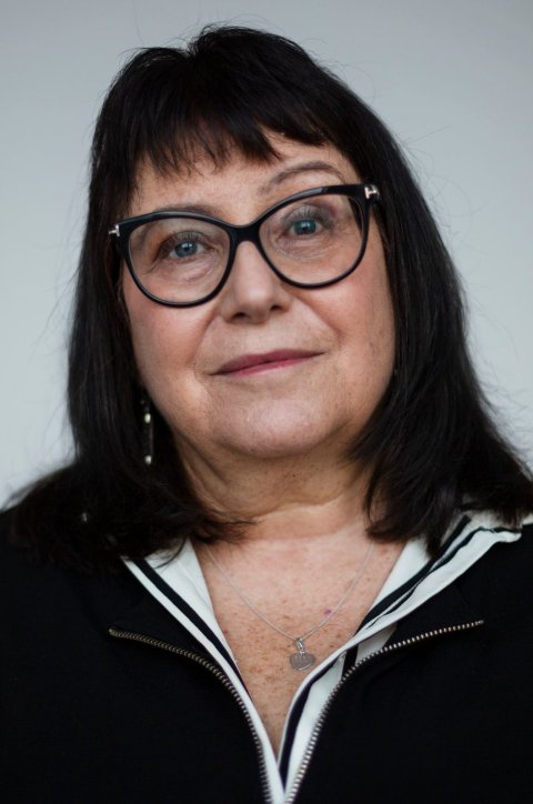 portrait photo of Judith Bruchfeld