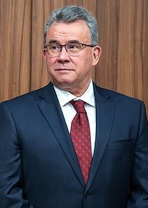 Portraitfoto von Prof. Uwe Völker