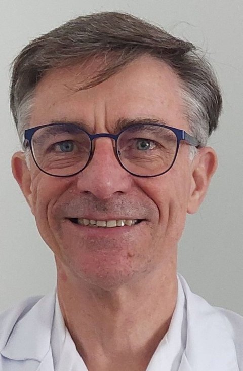 Portrait photo of Dr Kai Vilanova