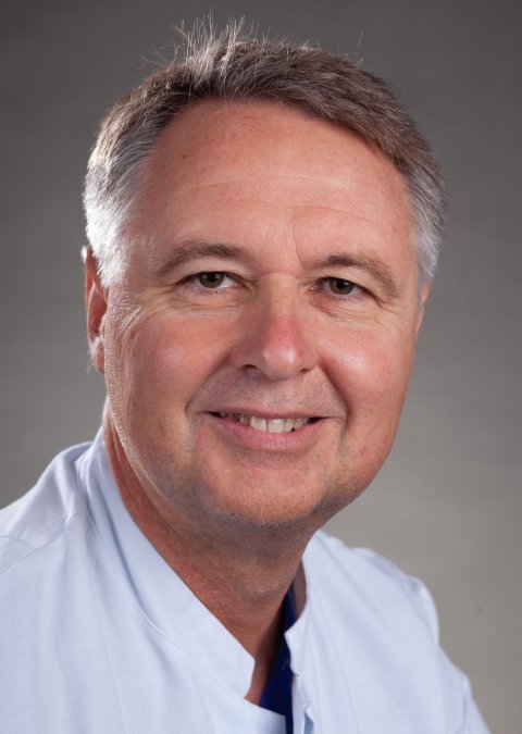 Portraitfoto von Prof. Dr. Bruno Scheller