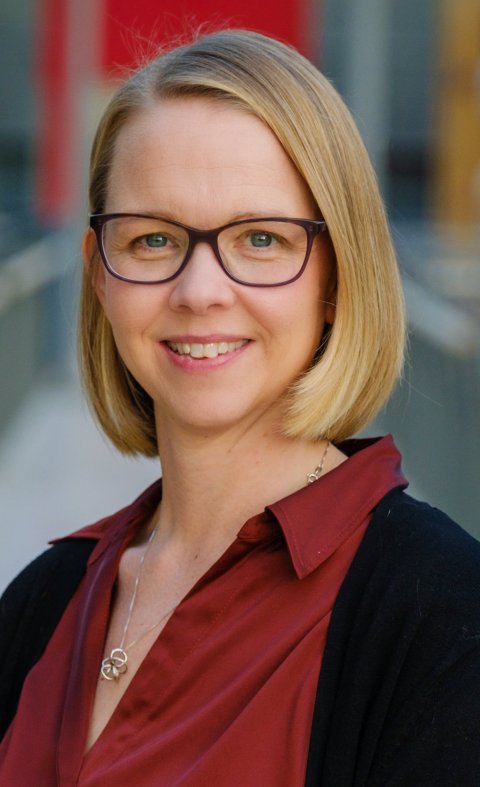 Portrait photo of Arndis Olafsdottir