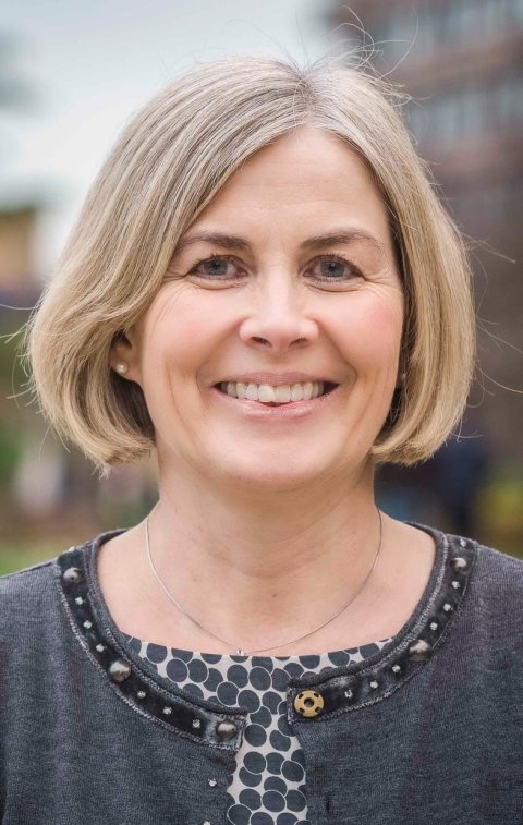 Portrait photo of Prof. Catrin Pritchard