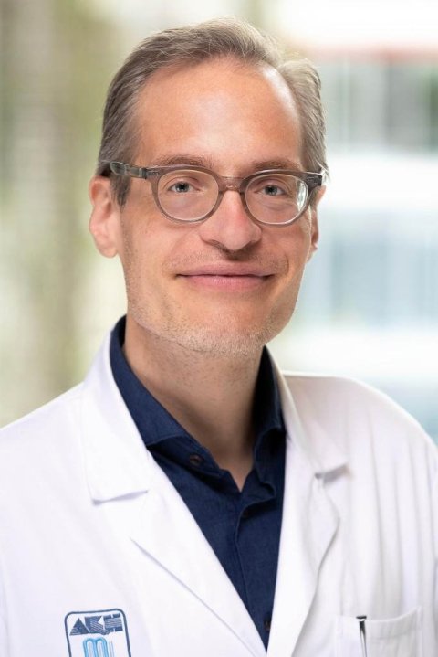 Portrait photo of Professor Pascal Baltzer