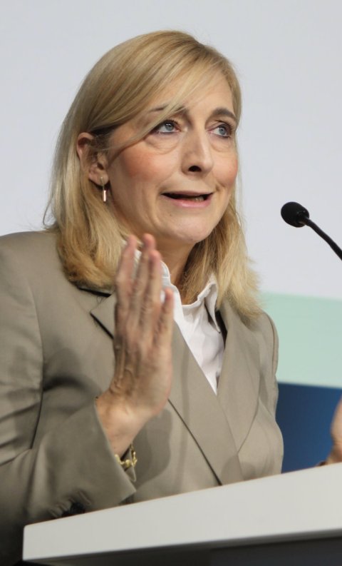 Portraitfoto von Nina Warken