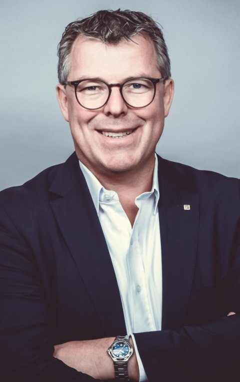 Portraitfoto von Prof. Jan-Thorsten Gräsner