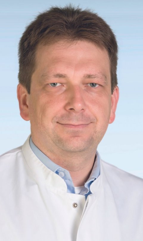Portraitfoto von Prof. Dr. Frank Hildebrand