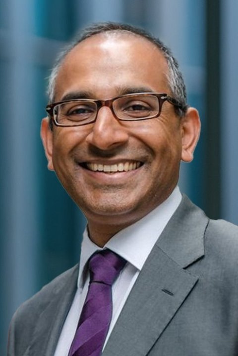 Portrait photo of Dr Mark Ratnarajah