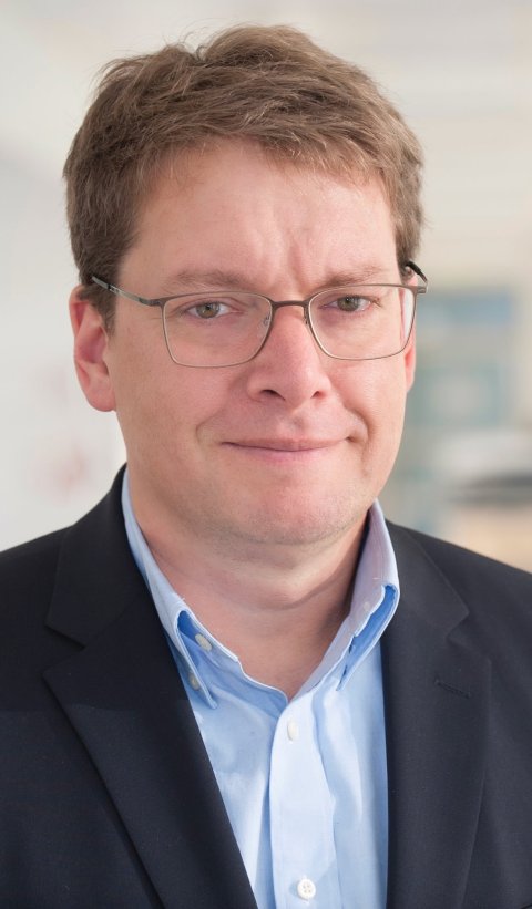 Portraitfoto von Prof. Jan Buer