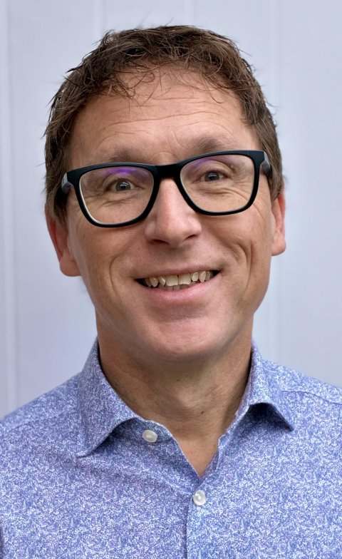 Portrait photo of Dr. Simon Rang