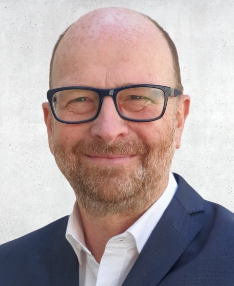 Portraitfoto von Dr. Olaf Iseringhausen