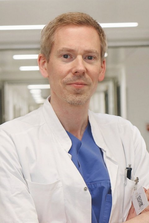 Portraitfoto von Prof. Dr. Frank Breuckmann