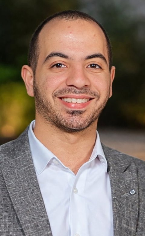 Portrait photo of Dr. Amr Ehab El-Qushayri