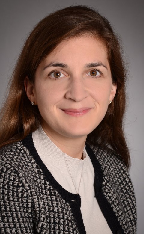 Portraitfoto von Dr. Ann-kathrin Lederer