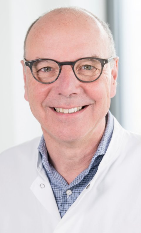 Portraitfoto von Prof. Gerhard Hindricks