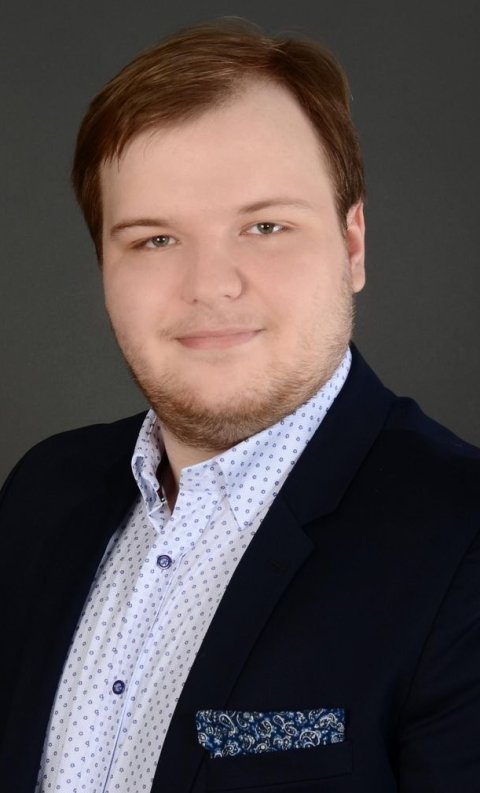 Portraitfoto von Dr. Dennis-Dominik Rosmus