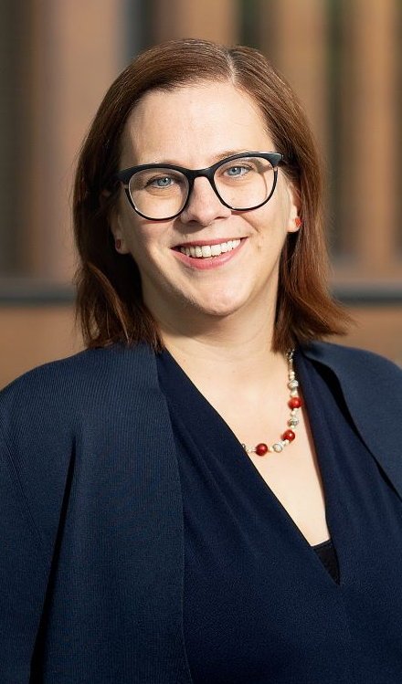 Portraitfoto von Prof. Dr. Julia Sacher