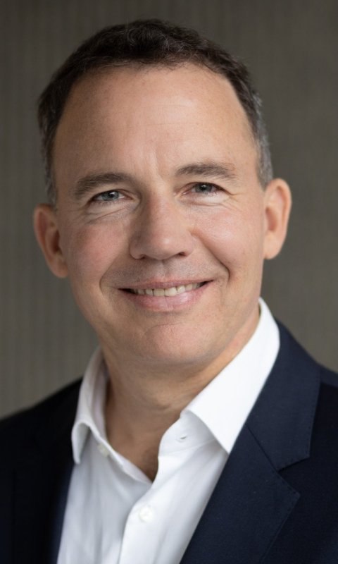 Portraitfoto von Dr. Jost Reinhard