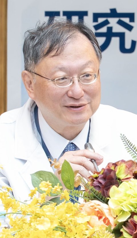 Portrait photo of Prof. Chong-Jen Yu