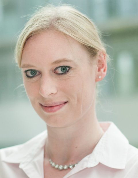 Portraitfoto von Dr. Janine Gronewold