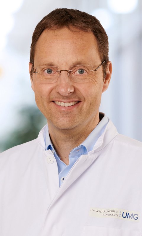 Portraitfoto von Prof. Jens Schmidt