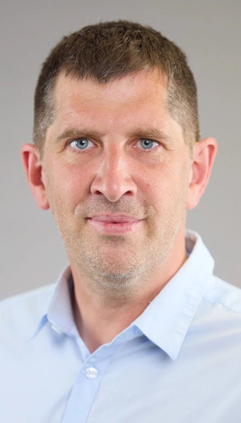 Portraitfoto von Professor Günther Weindl