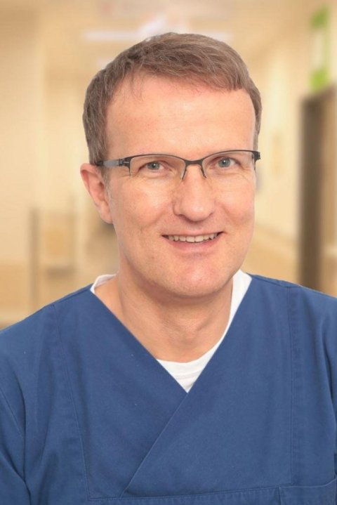 Portraitfoto von Dr. Nikolaus Büchner