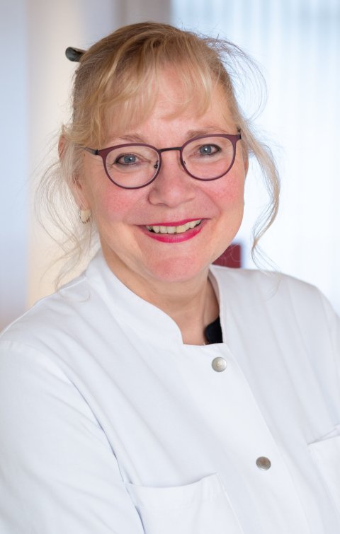 Portraitfoto von Dr. Katharina Tigges-Limmer