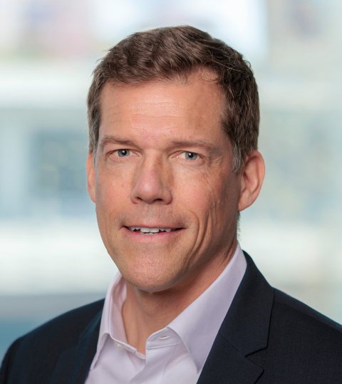 Portrait photo of Mattias Lorentzon