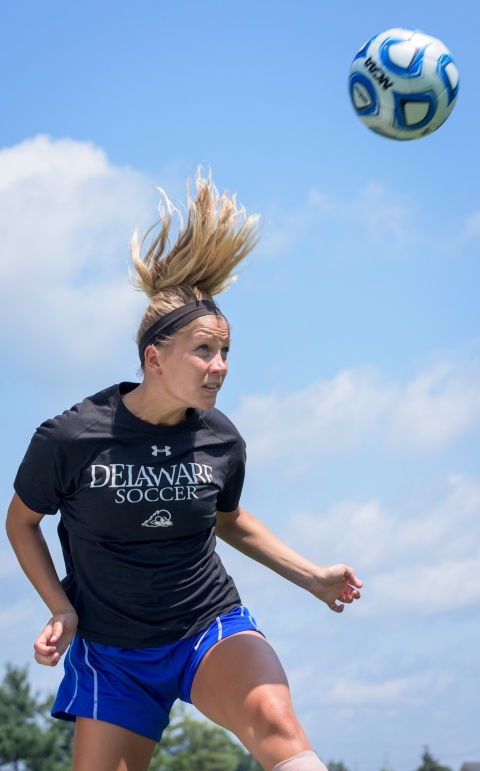 woman soccer player doing a header